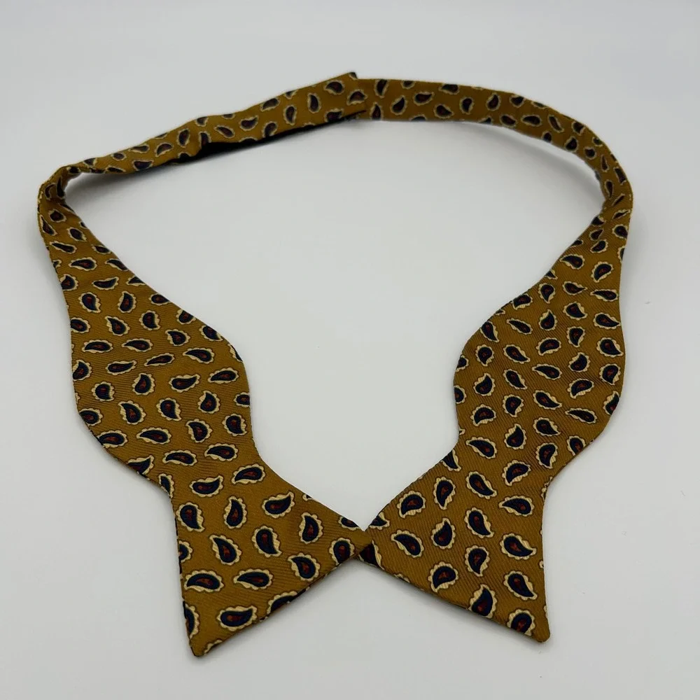 Brooks Brothers Bow Tie Makers Mens OS Gold Silk Paisley Preppy Classic